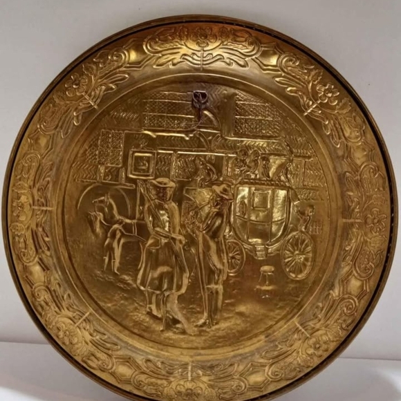 Vintage Copper Colored Decorative Hanging Plates - Picture 8 of 9